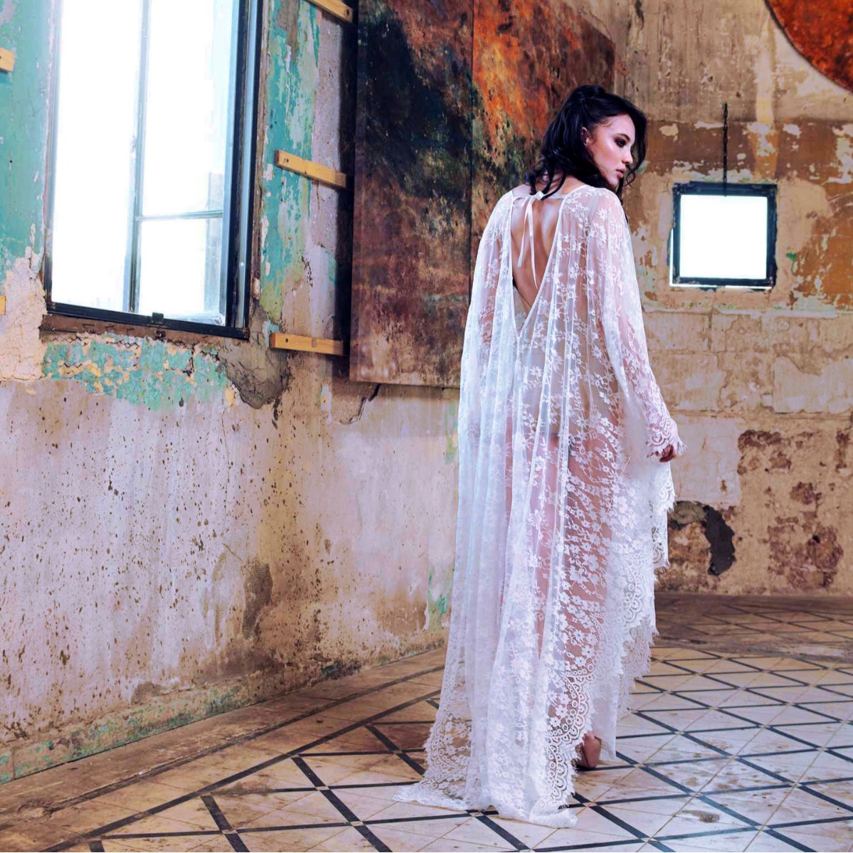 Długa, luźna sukienka z koronk – Women Fashion Photoshoot recenzja i cena