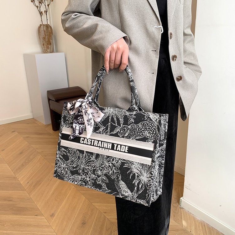 Luksusowe, modne, vintage'owe  – Women'S Fashion Paris recenzja i cena